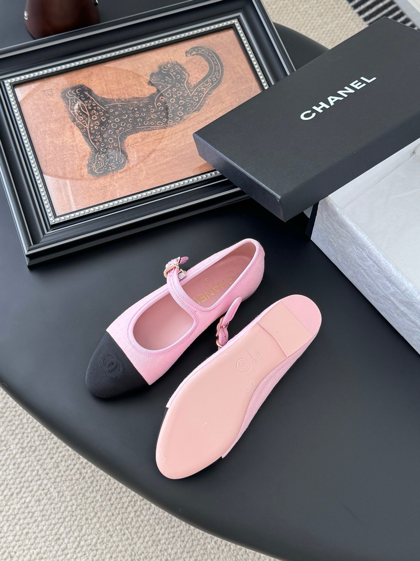 CHANEL Woman - Image 6