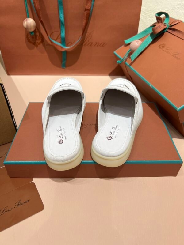Loro Piana woman - Image 6