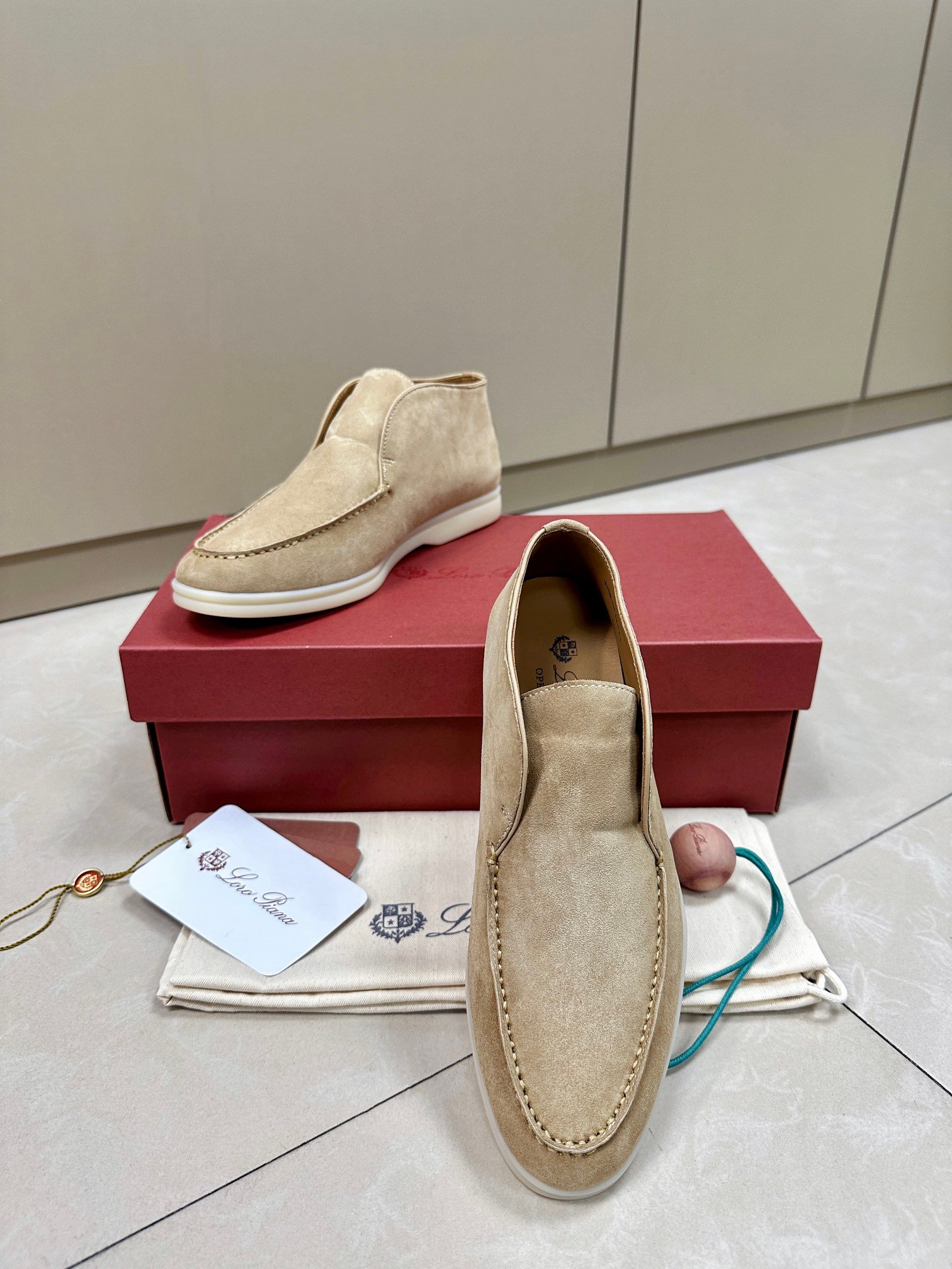 Loro Piana woman - Image 6