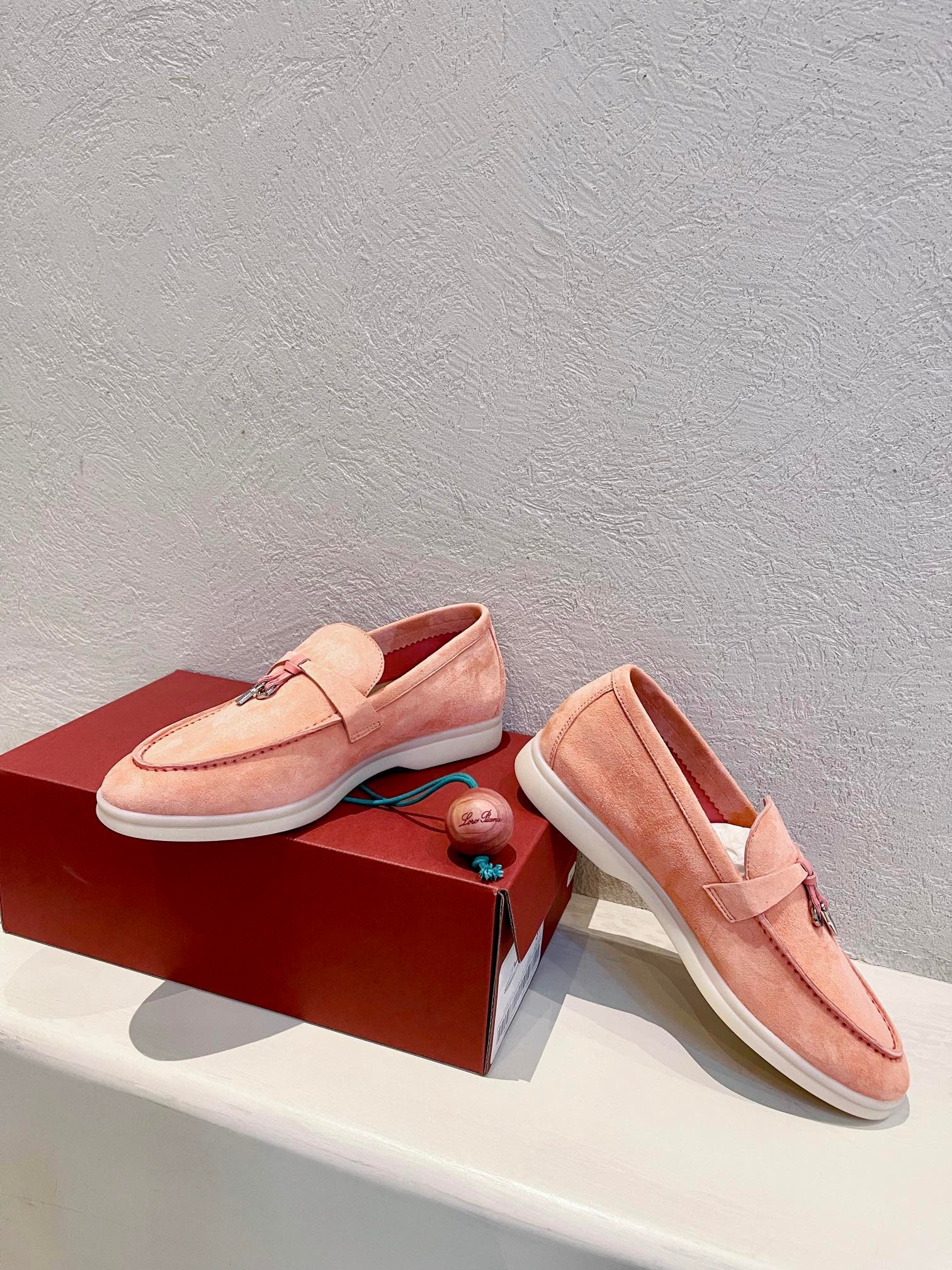 Loro Piana woman - Image 6