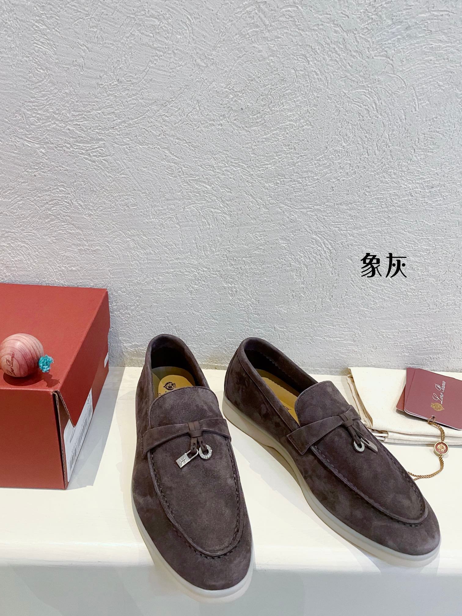 Loro Piana woman - Image 4