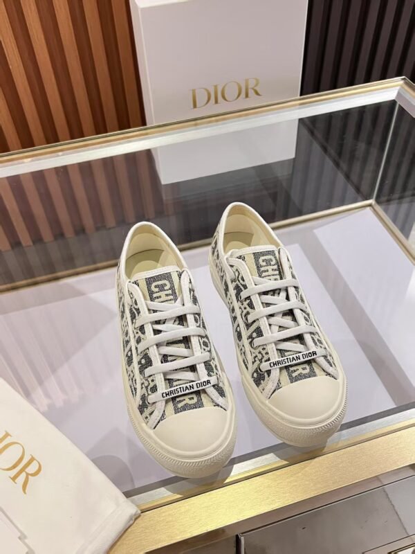 Dior women - Image 6