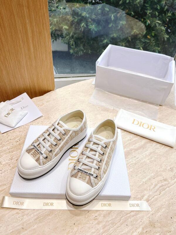 Dior women - Image 6