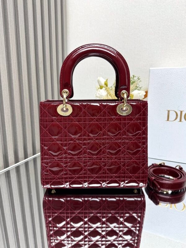 DIOR