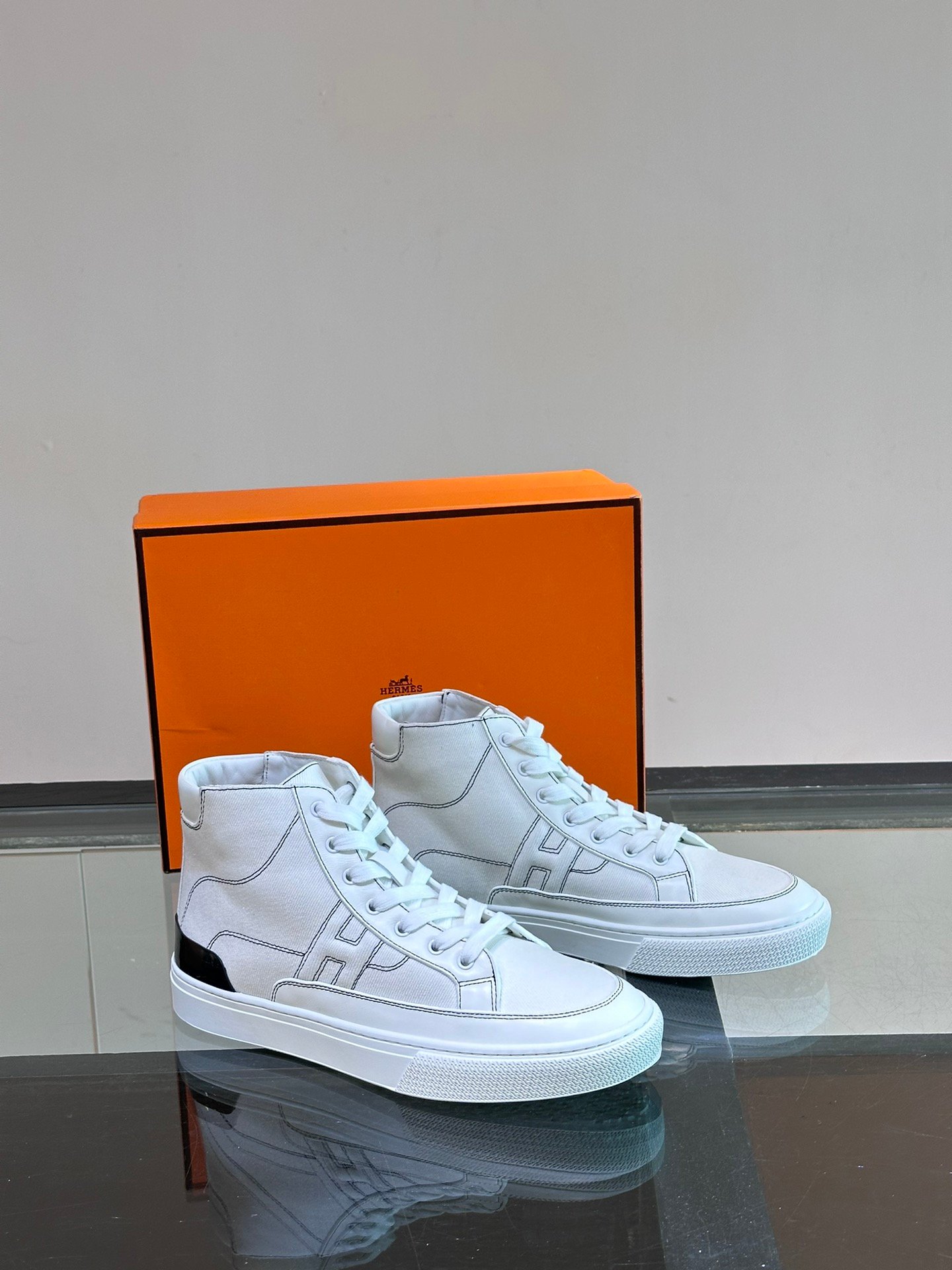 HERMES Man - Image 6