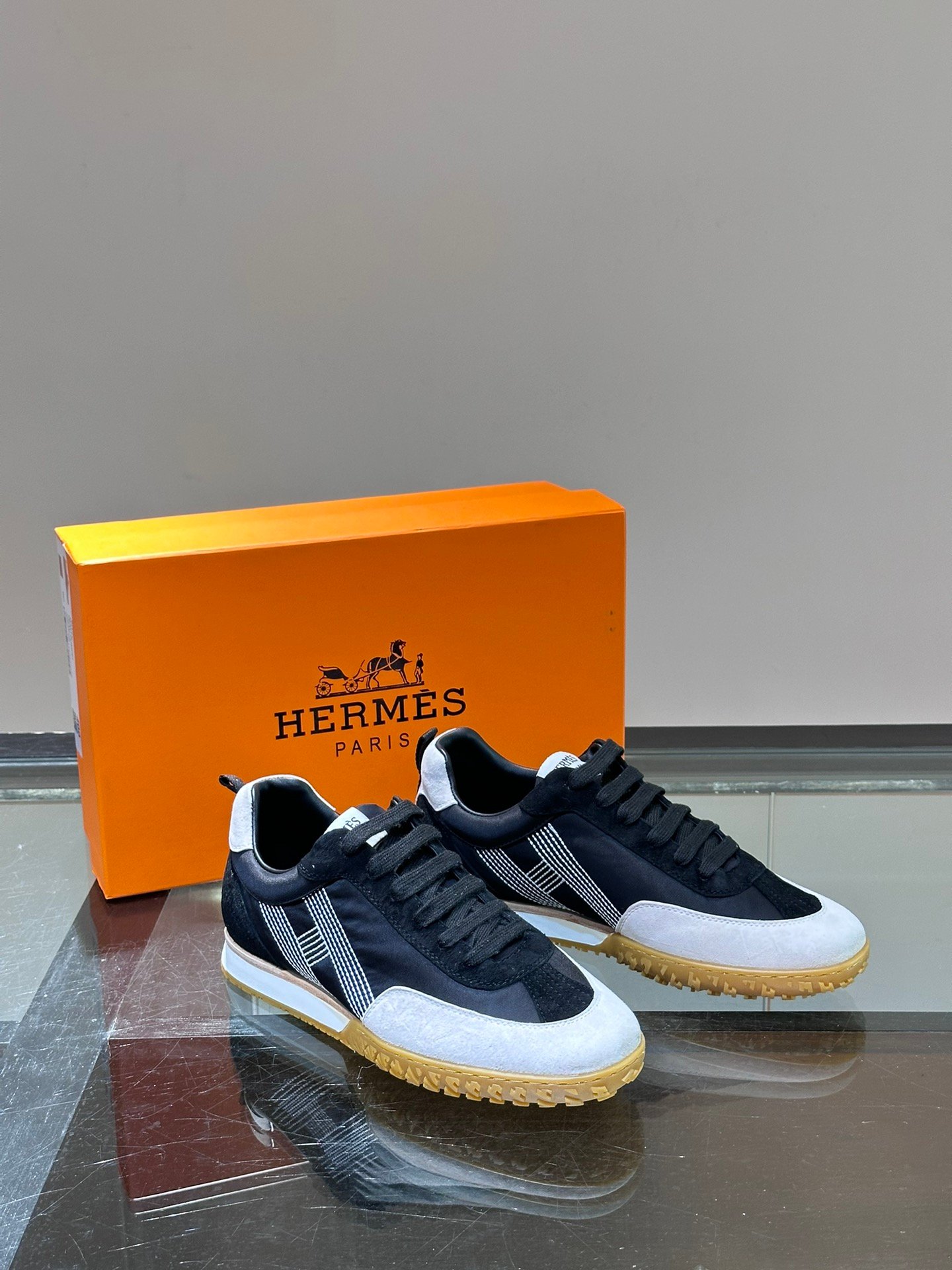 HERMES Man - Image 6