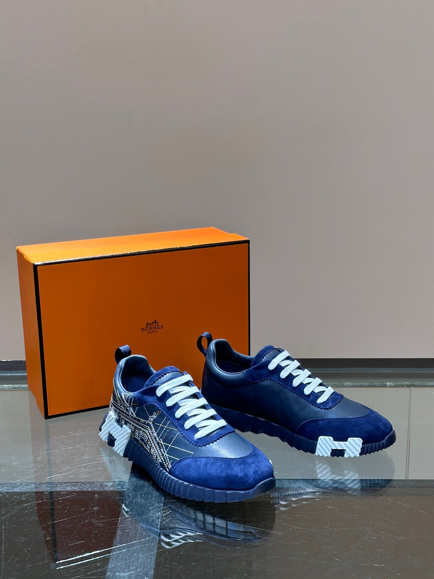 HERMES Man - Image 6