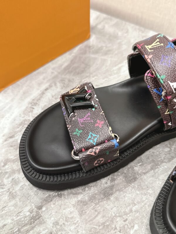 LV women - Image 2