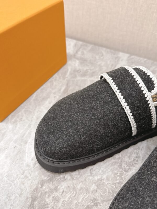LV women - Image 2