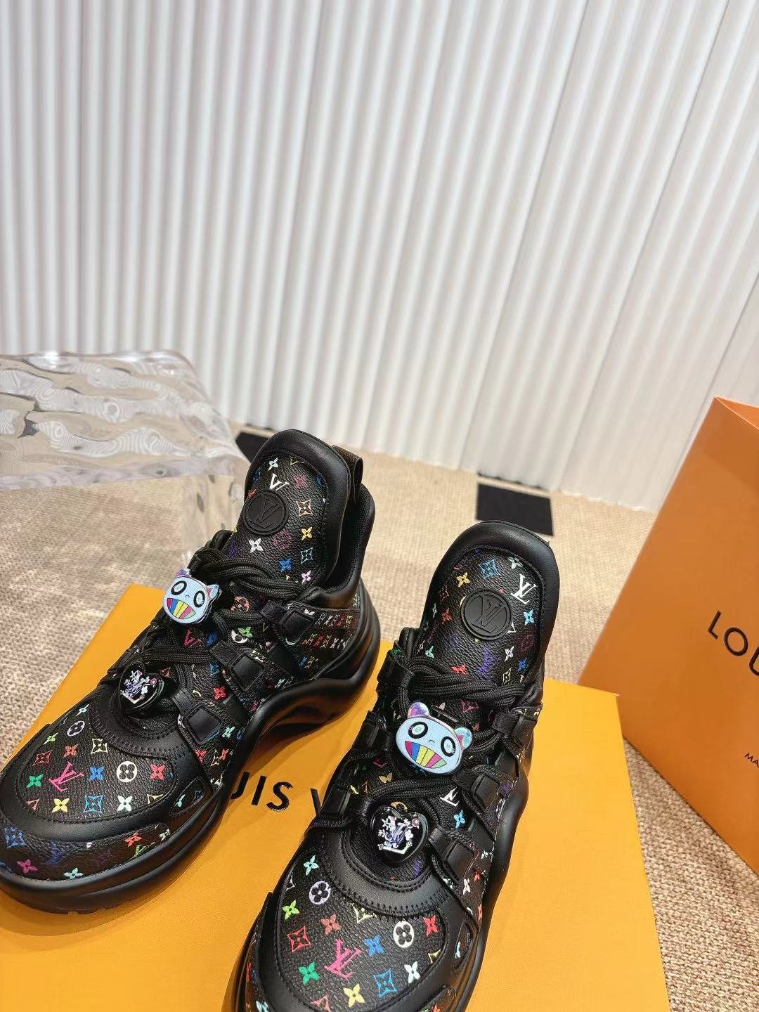 LV women - Image 2