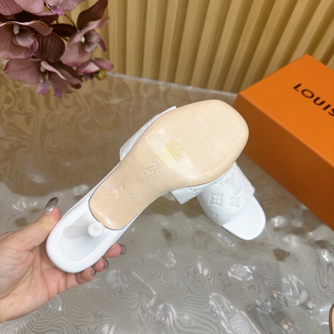 LV women - Image 2