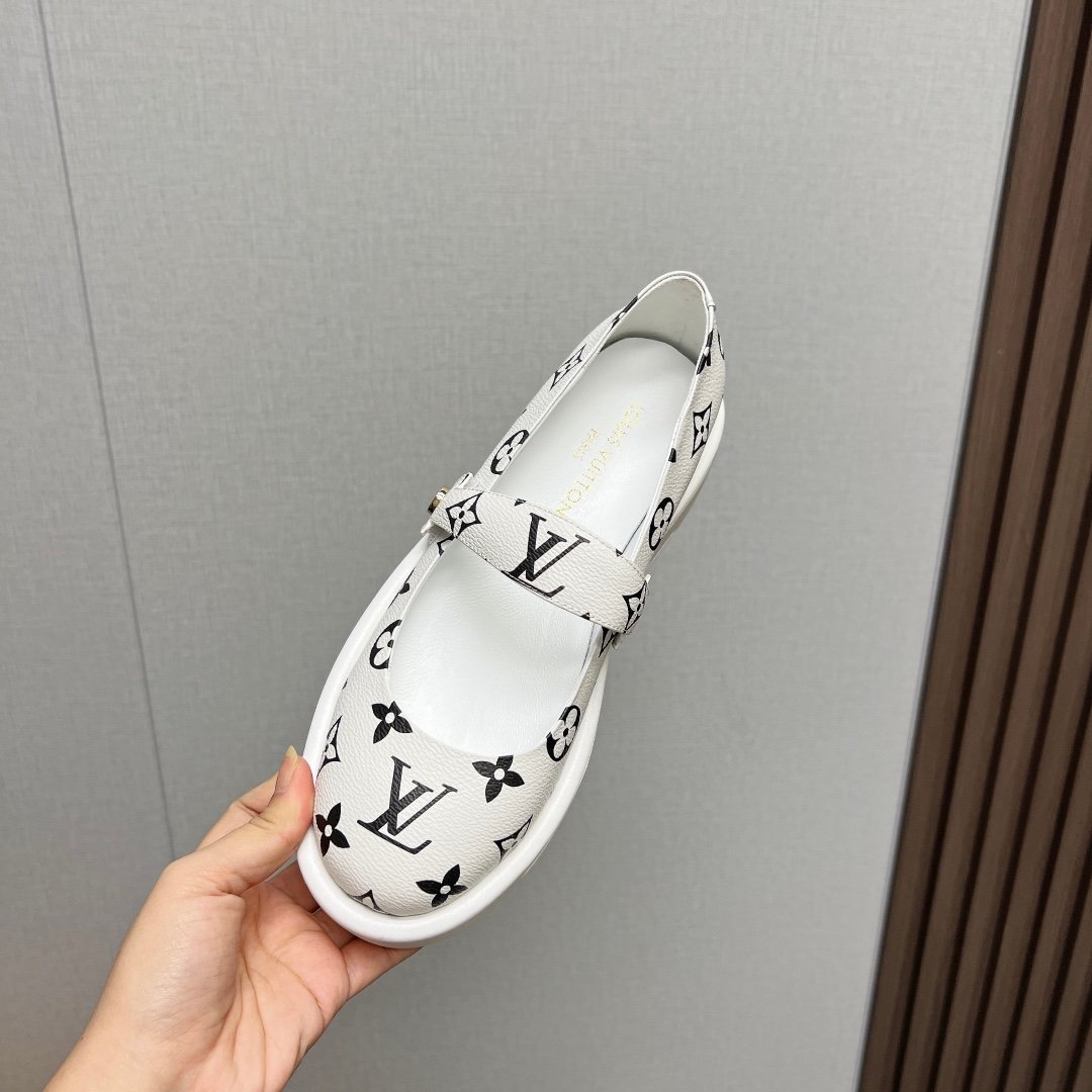 LV women - Image 2