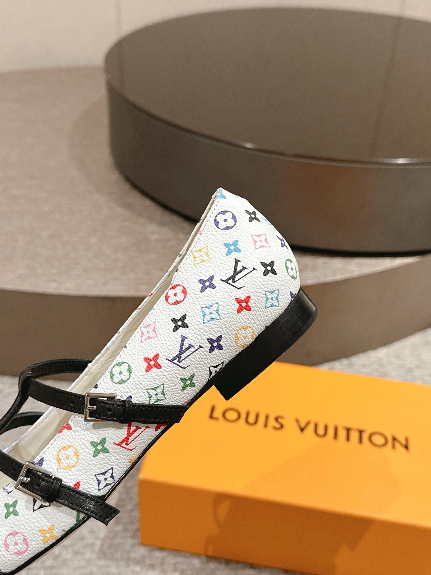 LV women - Image 2
