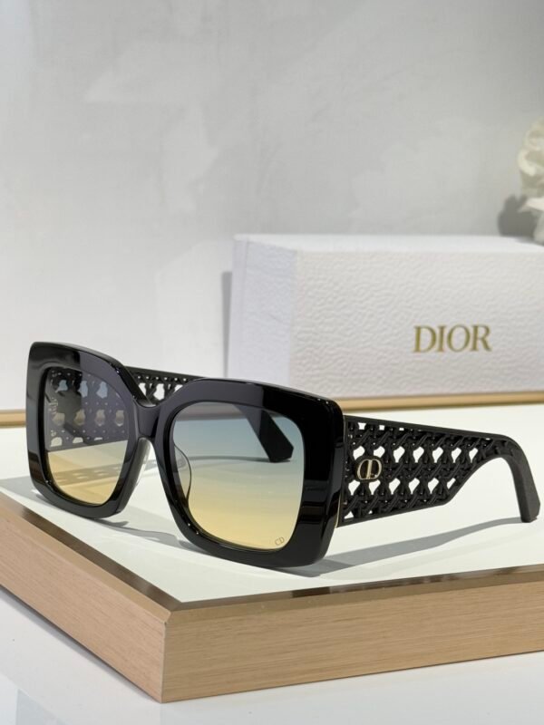 Dior - Image 7