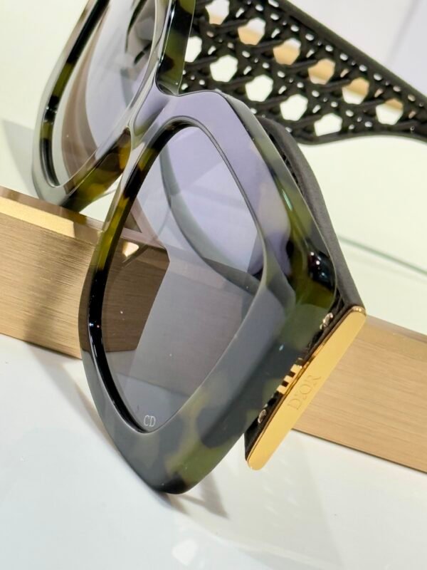Dior - Image 7