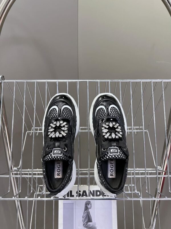 Roger Vivier - Image 3