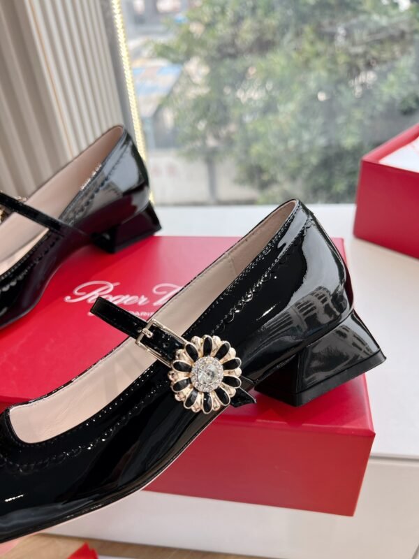 Roger Vivier - Image 3