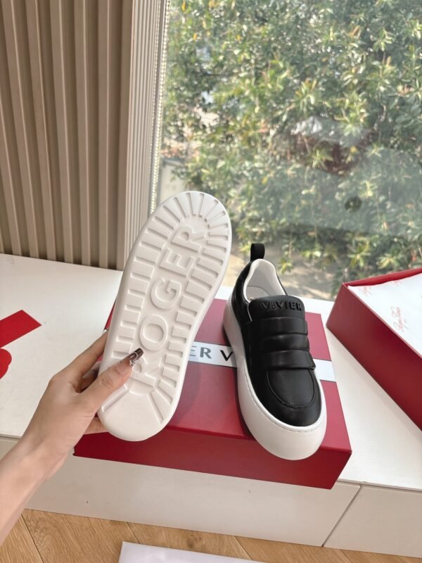 Roger Vivier - Image 3