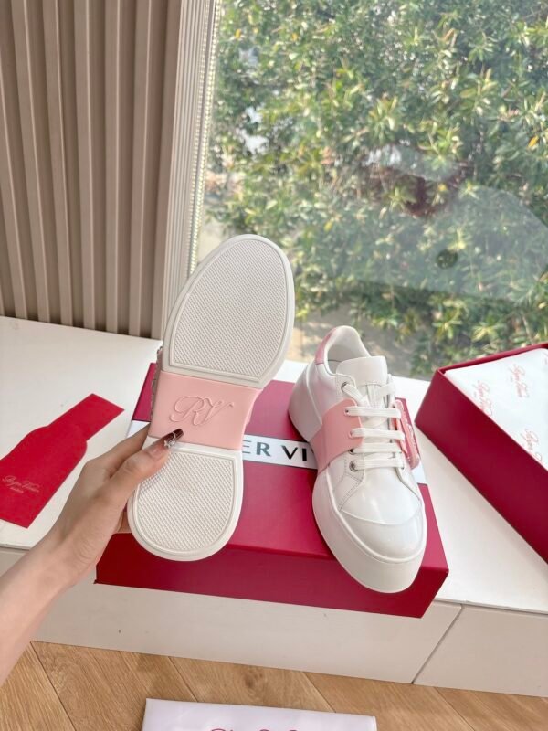 Roger Vivier - Image 3