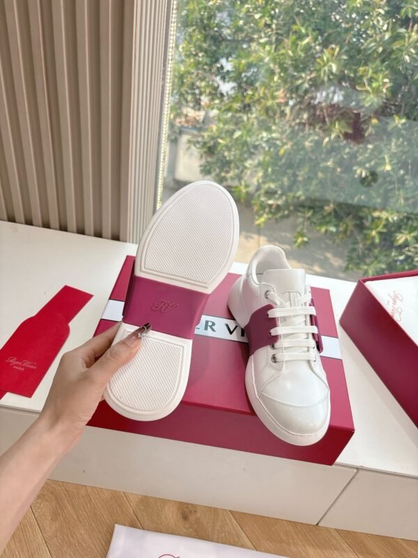 Roger Vivier - Image 7