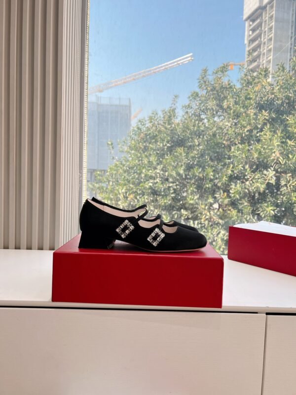 Roger Vivier - Image 3