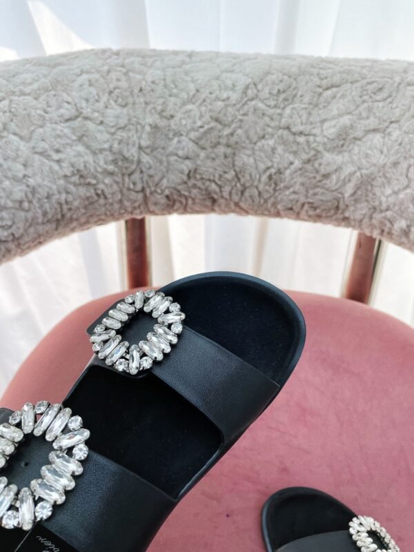 Roger Vivier - Image 3