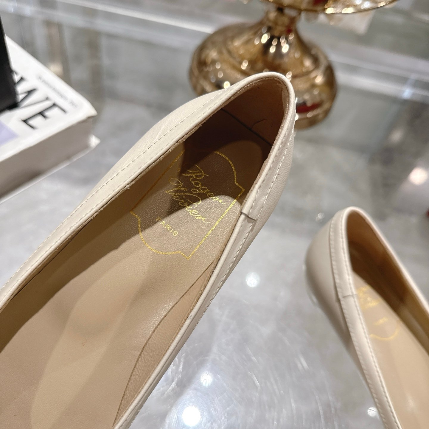 Roger Vivier - Image 3