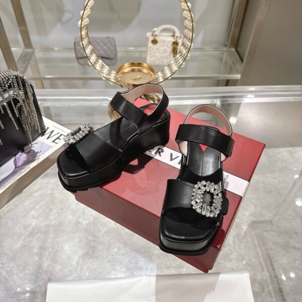 Roger Vivier - Image 3