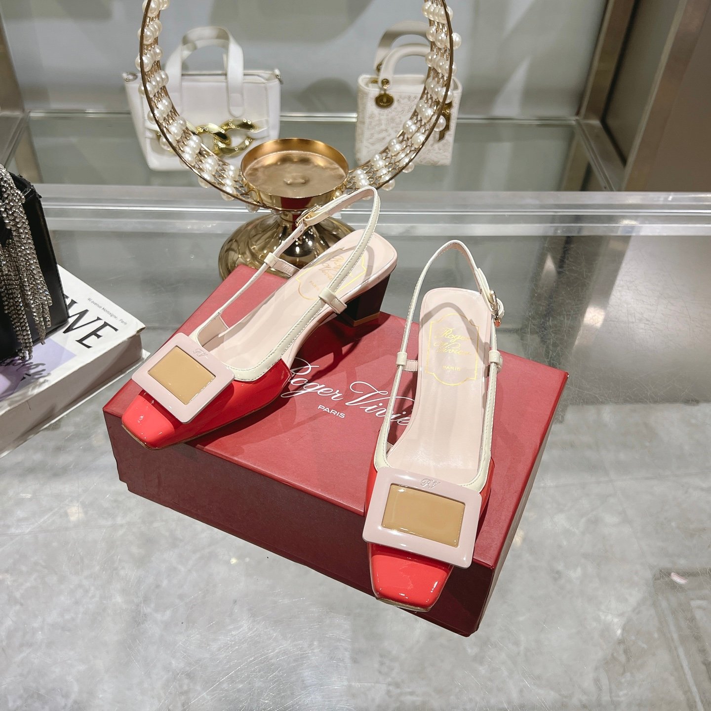 Roger Vivier - Image 3