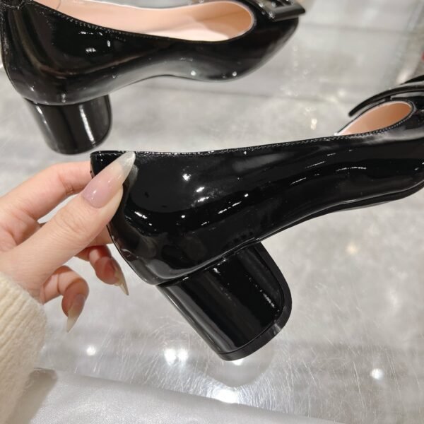 Roger Vivier - Image 3