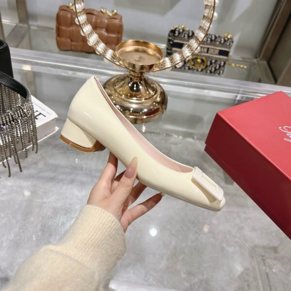 Roger Vivier - Image 3