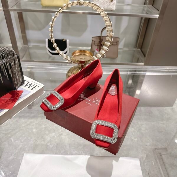 Roger Vivier - Image 3