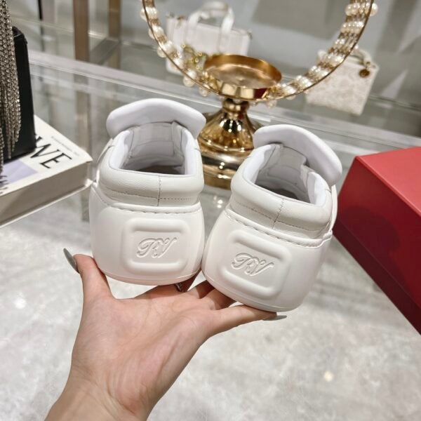 Roger Vivier - Image 7