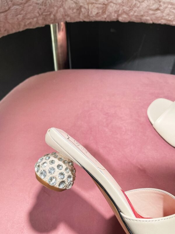 Roger Vivier - Image 7