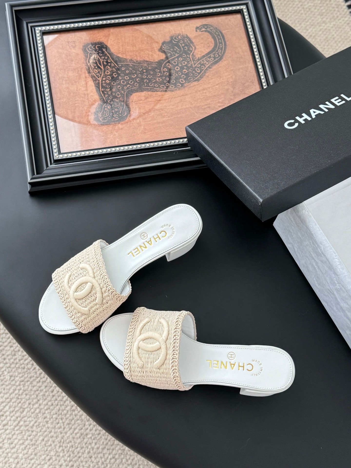 CHANEL Woman - Image 7