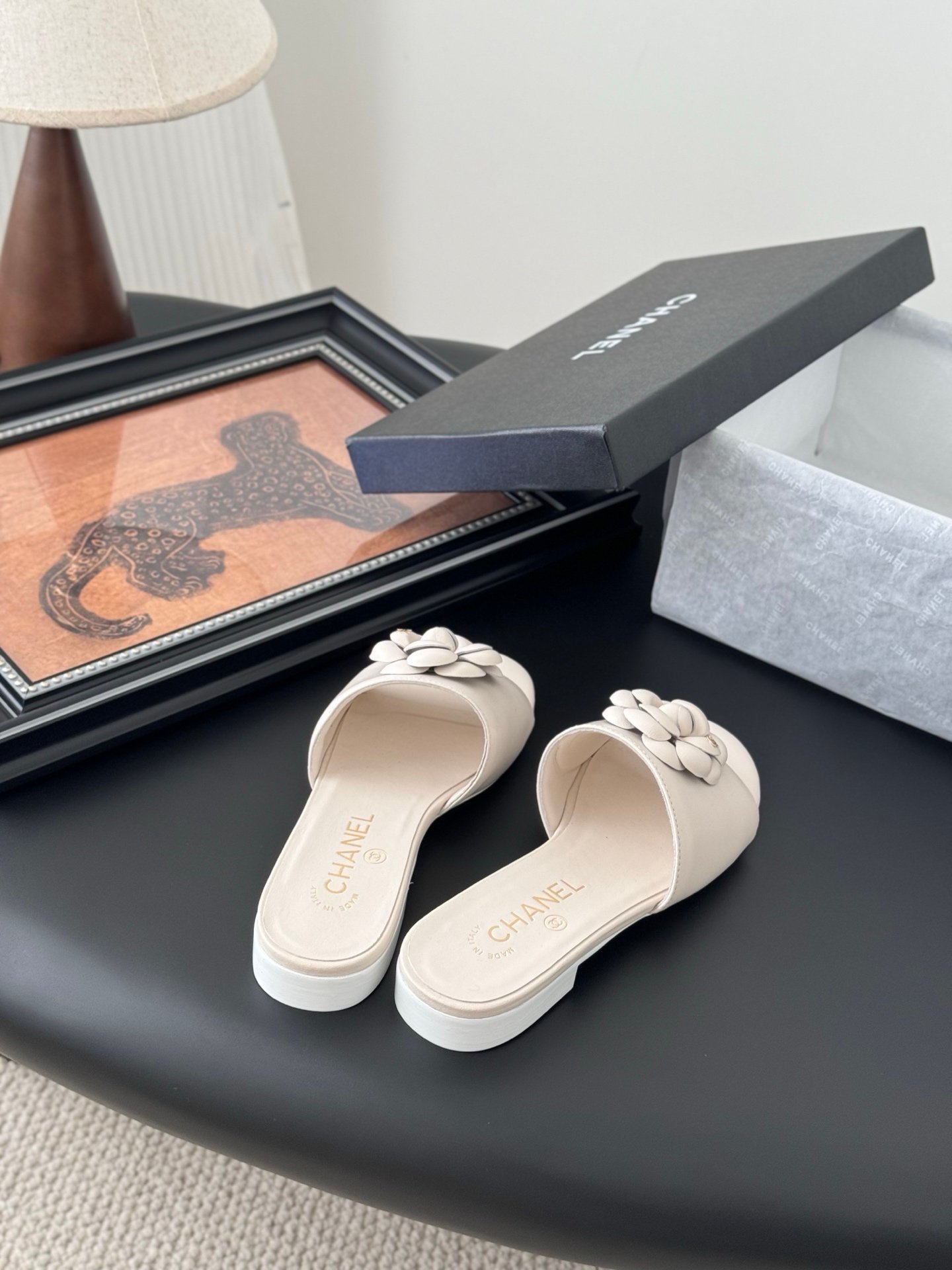 CHANEL Woman - Image 7