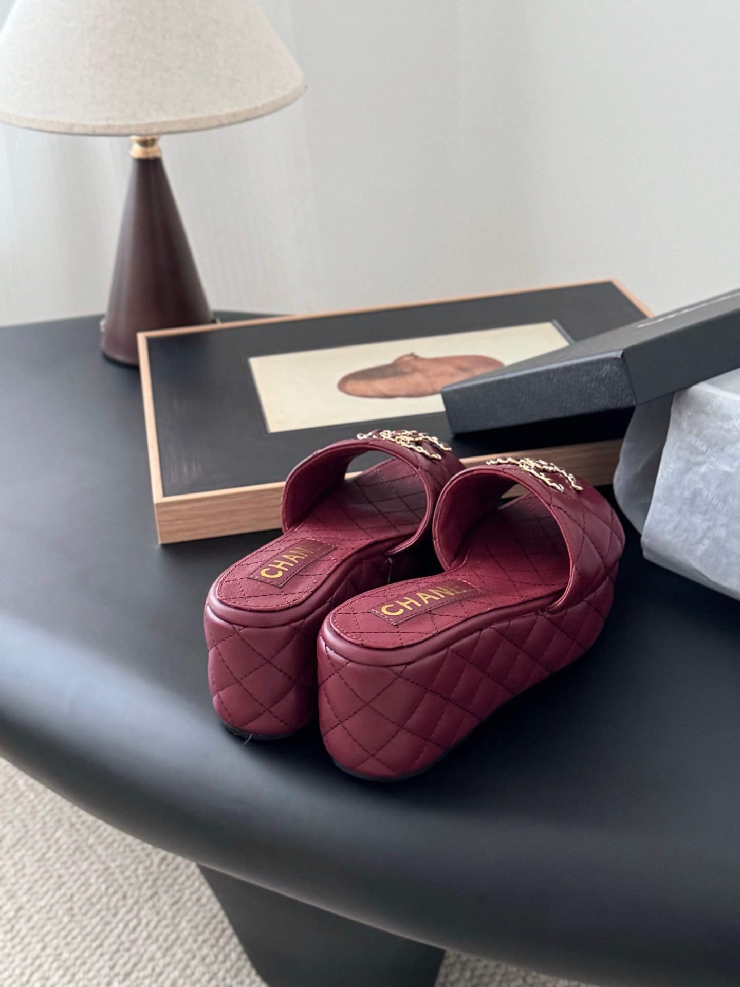 CHANEL Woman - Image 7