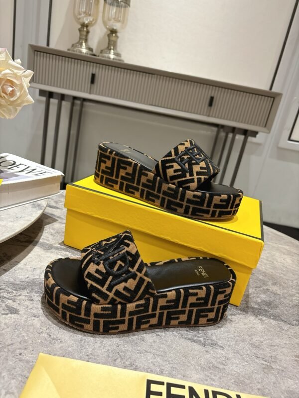 FENDI - Image 7