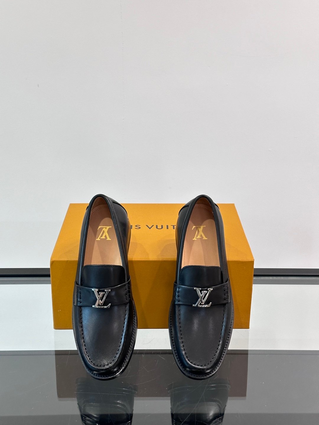 LV MAN - Image 7