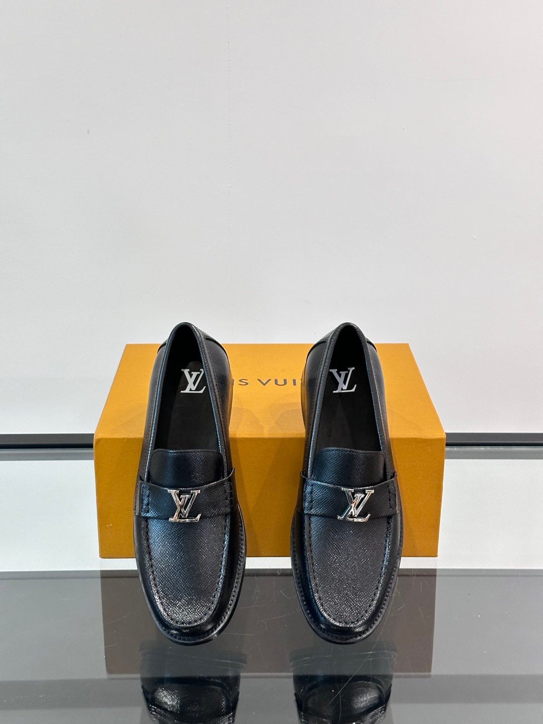 LV MAN - Image 7