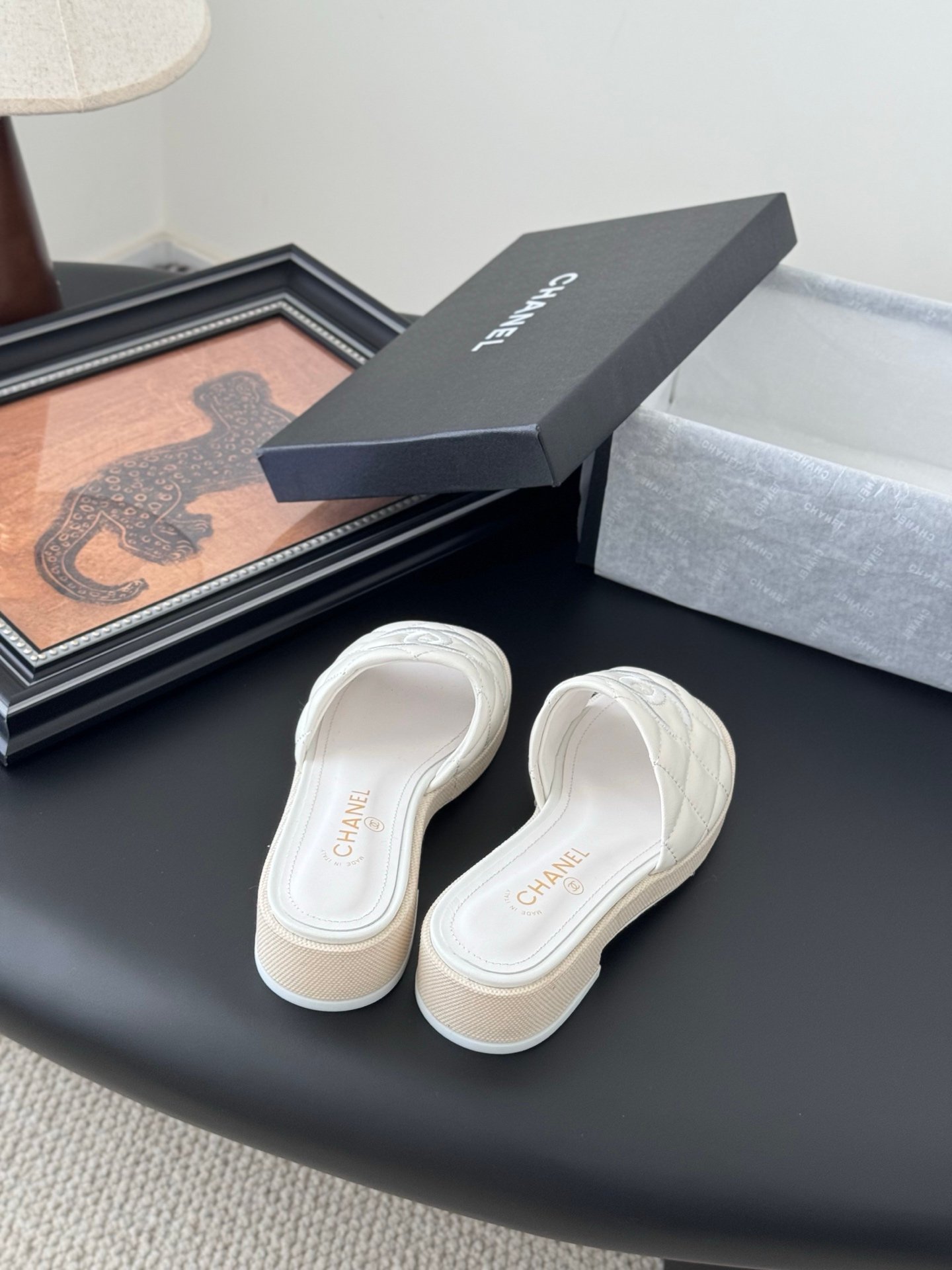 CHANEL Woman - Image 7