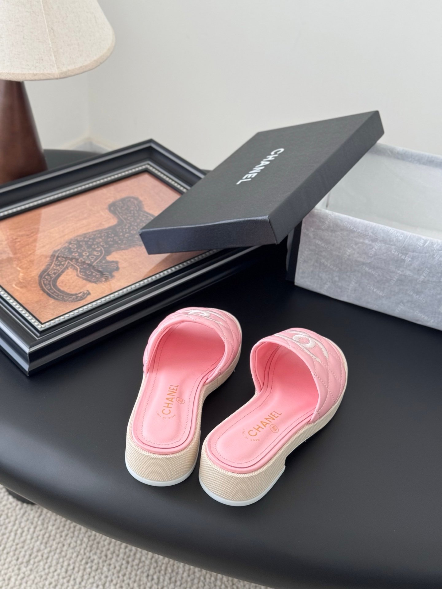 CHANEL Woman - Image 7