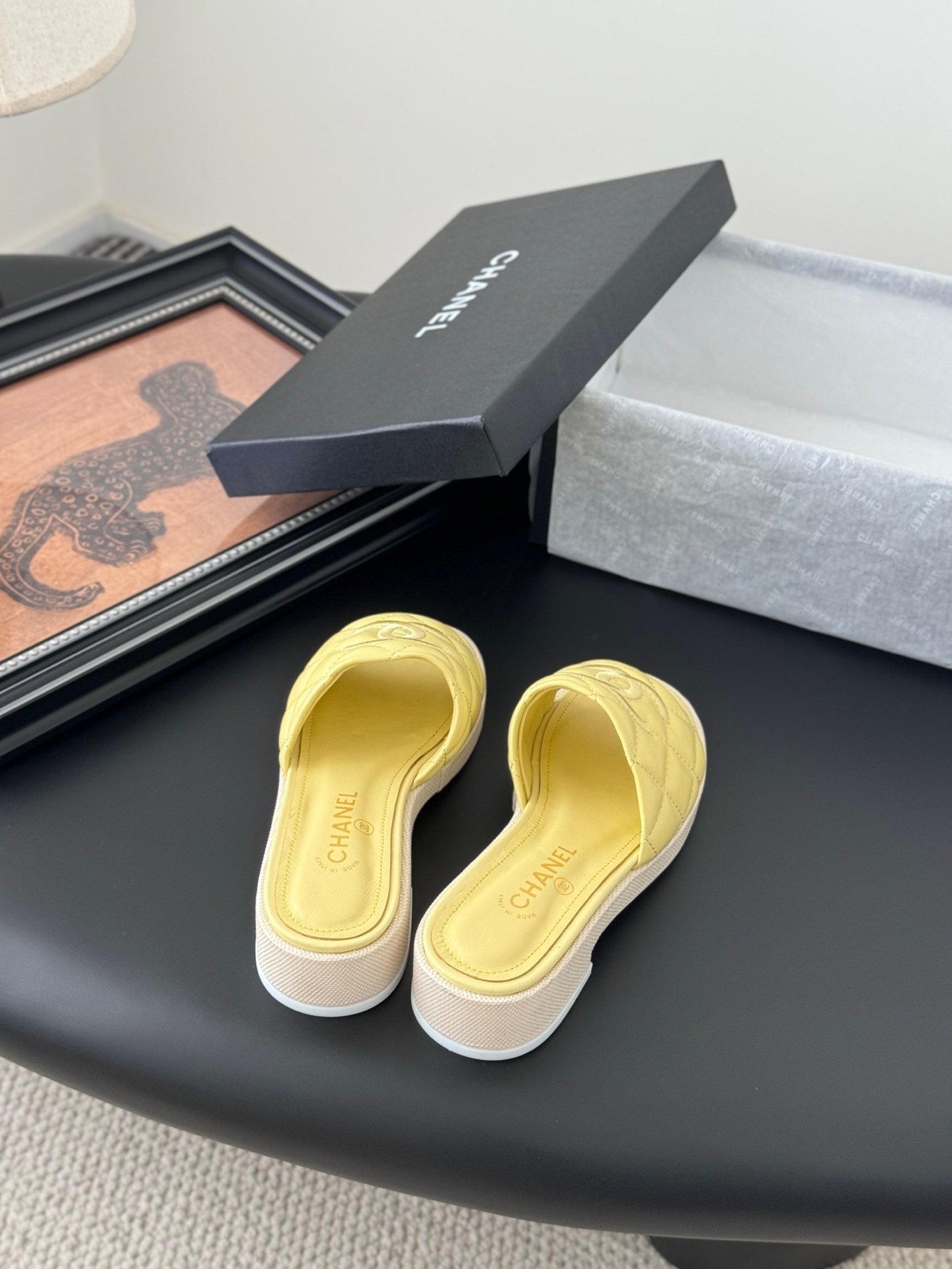 CHANEL Woman - Image 7