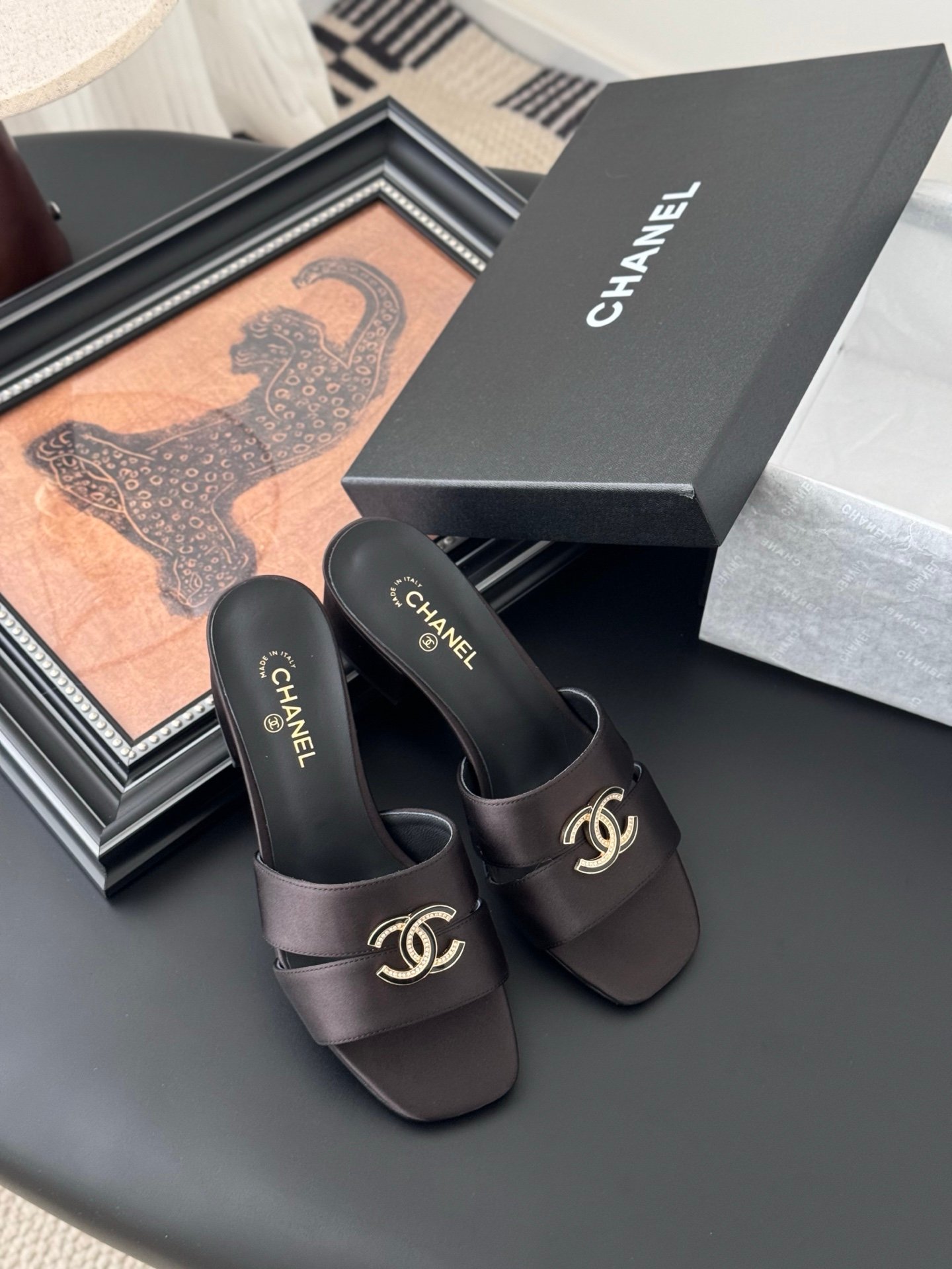 CHANEL Woman - Image 7