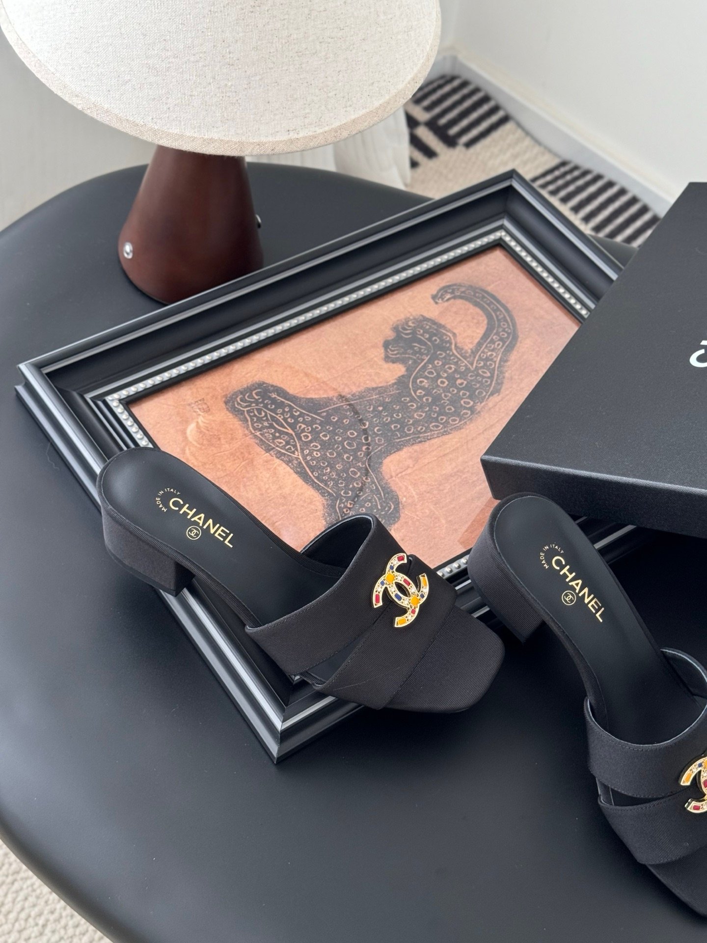 CHANEL Woman - Image 7