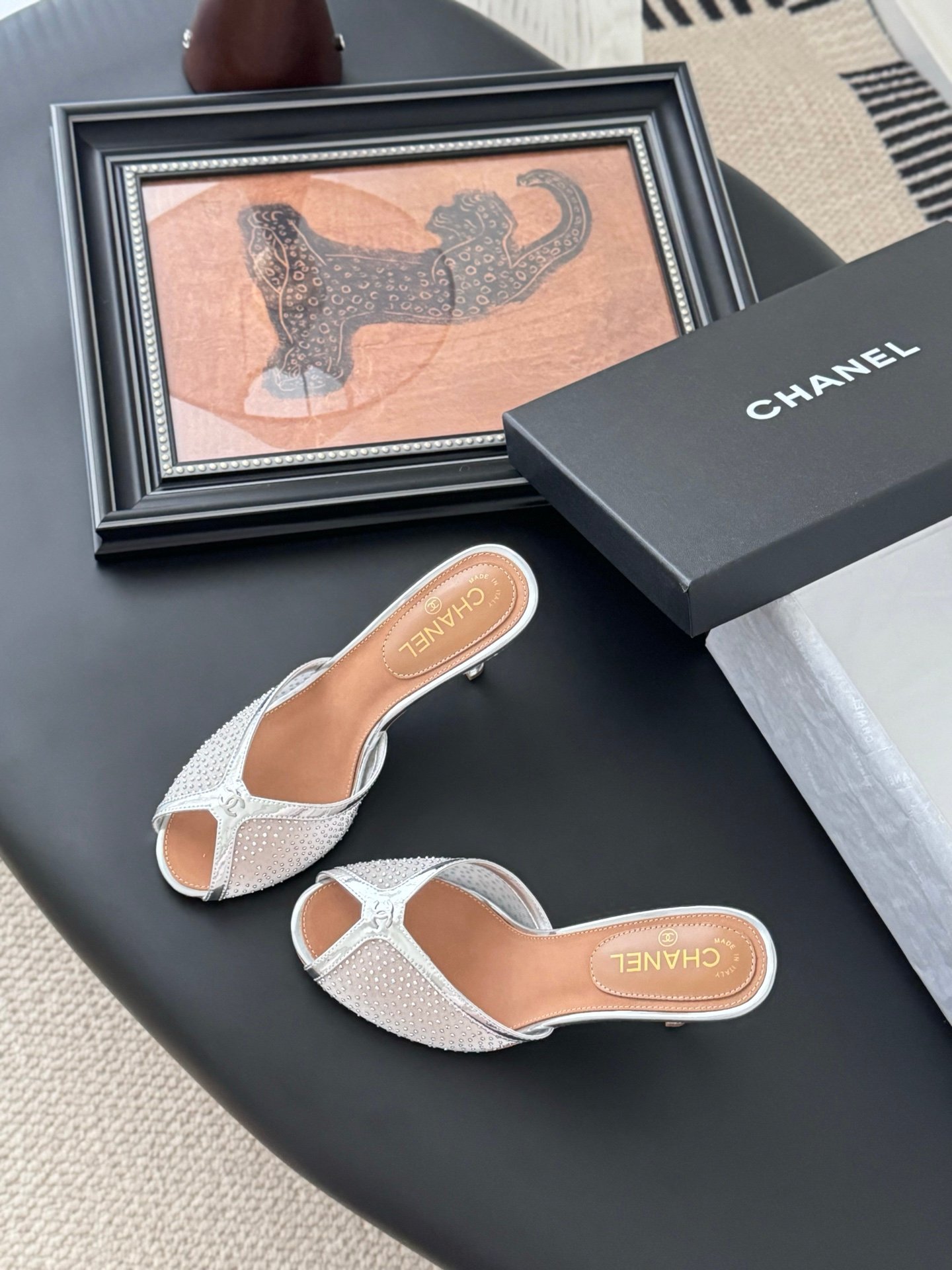 CHANEL Woman - Image 7