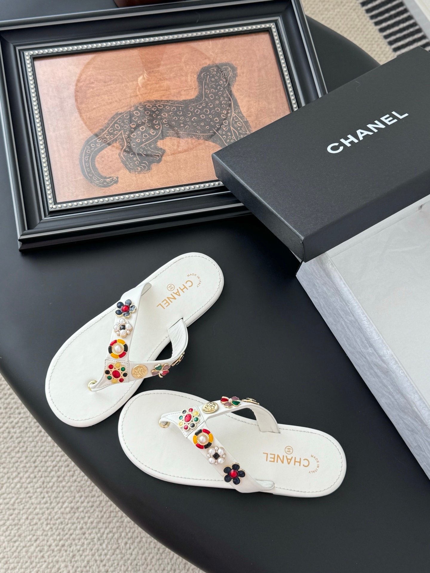 CHANEL Woman - Image 7