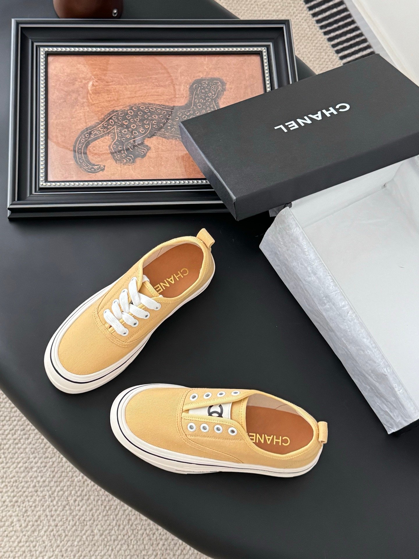 CHANEL Woman - Image 7