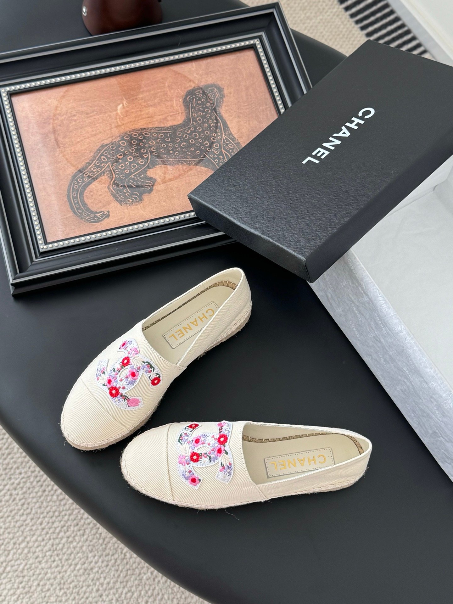 CHANEL Woman - Image 7