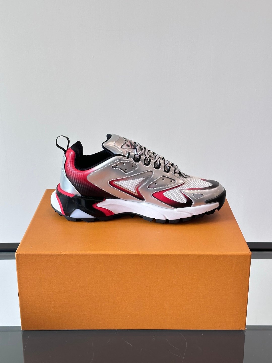 LV MAN - Image 7